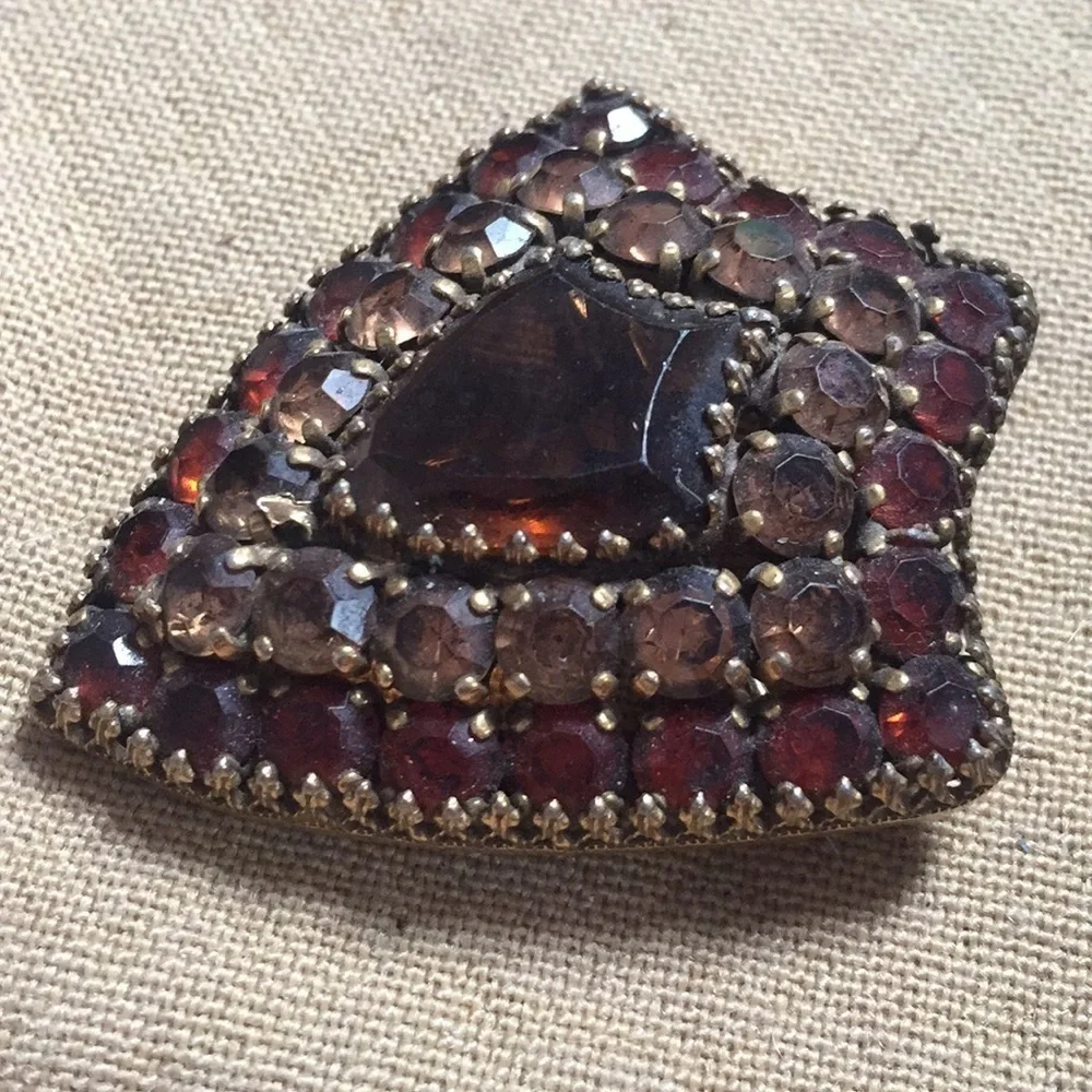 Vintage Brooch Shield Signed Weiss